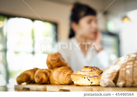 A woman relaxing at a cafe 45490564