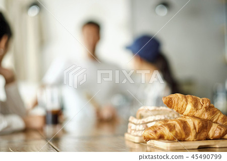Cafe counter pan display 45490799