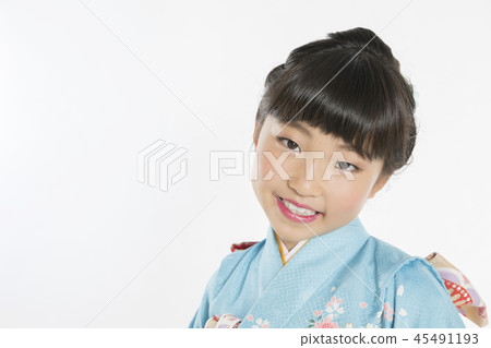 和服式的女孩形象 45491193