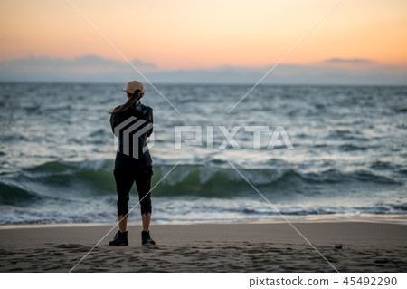 Woman sea sunset Woman sea sunset 45492290