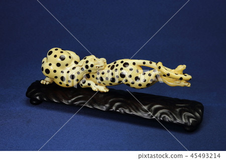 Ivory sculpture Ivory sculpture 45493214