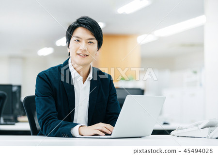 Businessman in the office 45494028
