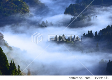Sea of clouds and fog and village 45494610