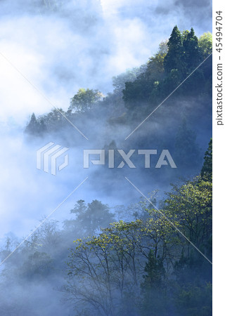 雲彩海和霧和村莊 45494704