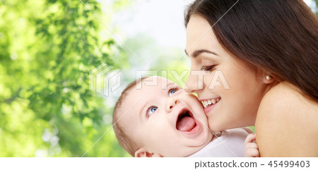 mother with baby over green natural background 45499403