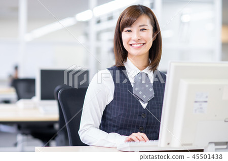 clerk  45501438