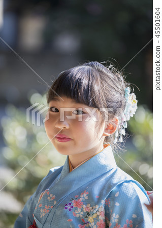 和服式的女孩形象 45501604