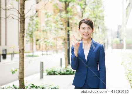 Smiling business woman Smiling business woman 45501985