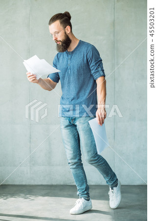 man documents legal agreement contract business man documents legal agreement contract business 45503201