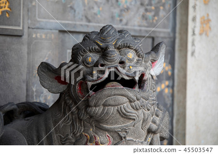 寺廟裡的石獅子 寺廟裡的石獅子 45503547