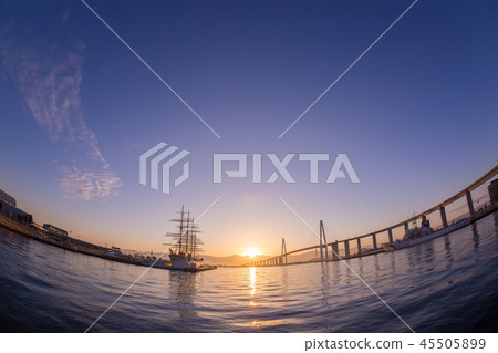 早上，在富山 -  Kaiohmaru公園的魚眼 45505899