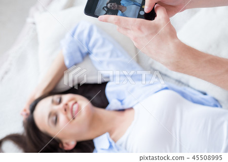 home photoshoot man take photo girlfriend leisure home photoshoot man take photo girlfriend leisure 45508995