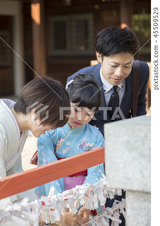 連接財神的七百五十三個父母子女 連接財神的七百五十三個父母子女 45509529