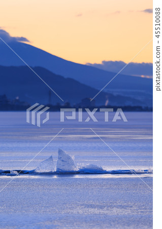 Lake Suwa _ The God of Dawn 45510088