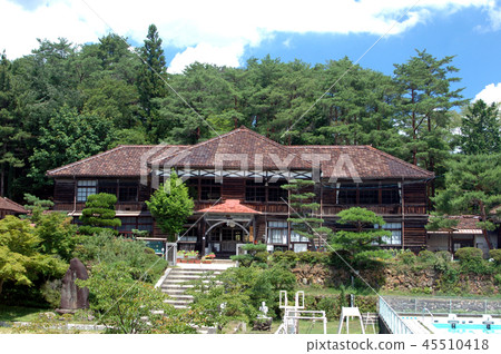[停課] 岡山縣高橋市懷舊的舊吹屋小學木製校舍的暑假風景 45510418