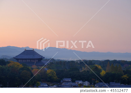 東大寺的秋天景色(奈良市奈良坂町) 東大寺的秋天景色(奈良市奈良坂町) 45512477