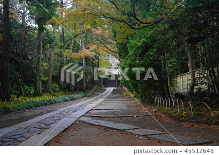 November Kamakura 616 Shoufuku-ji, paving stone road and mountain gate 45512648