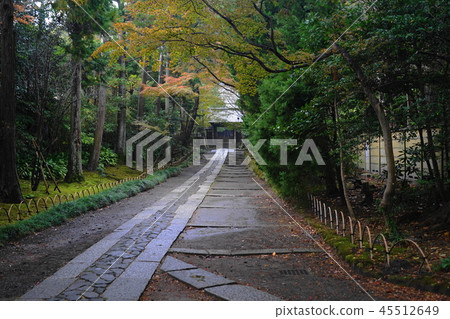 November Kamakura 615 Shofuku-ji, paving stone road and mountain gate November Kamakura 615 Shofuku-ji, paving stone road and mountain gate 45512649