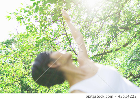 Nature yoga women 45514222