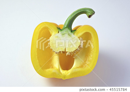 Paprika, yellow pepper half cut vertically 45515784