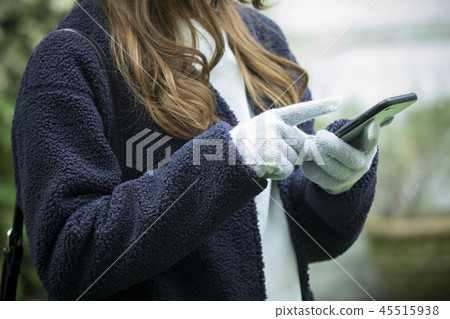 冬天的衣服的婦女 45515938