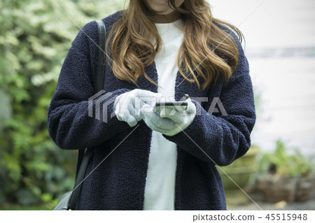 Women in winter clothes 45515948