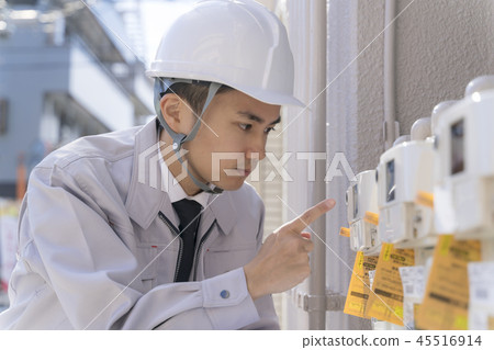 Worker checking gas meter 45516914