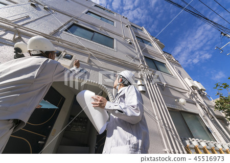 Businessman in helmet meeting low angle Businessman in helmet meeting low angle 45516973