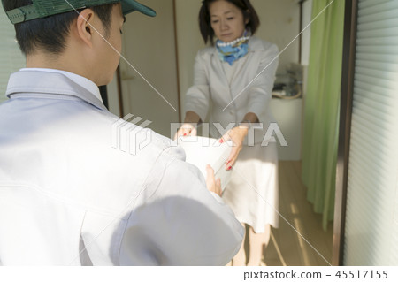 Shipping company image · Male delivery person 45517155