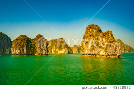 Vietnam Halong Bay beautiful sunset landscape Vietnam Halong Bay beautiful sunset landscape 45518982