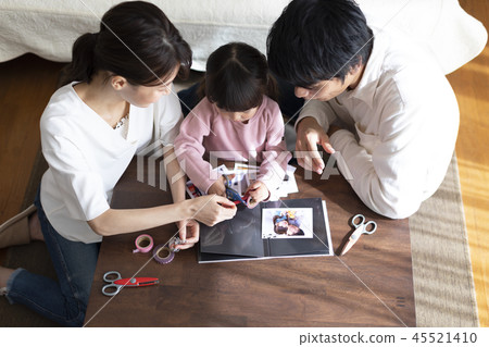 Family group image 45521410