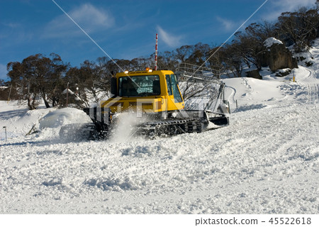 Snow Grooming 45522618