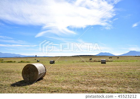 Grass roll and wide sky of Aso Vast landscape of Aso autumn landscape Wide landscape of Aso Grass roll and wide sky of Aso Vast landscape of Aso autumn landscape Wide landscape of Aso 45523212