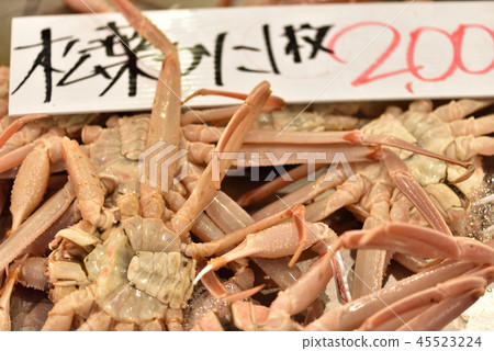 松葉螃蟹雄性生活在市場上 松葉螃蟹雄性生活在市場上 45523224