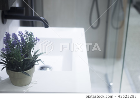 Bathroom tap display showroom Bathroom tap display showroom 45523285