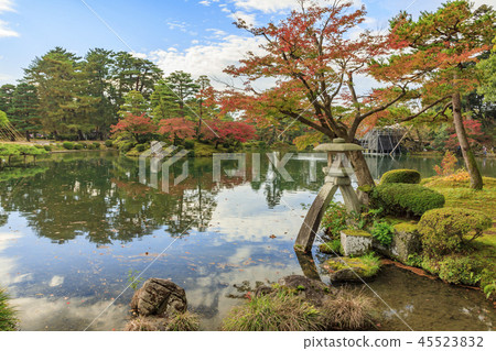 Kenrokuen Autumn leaves 45523832