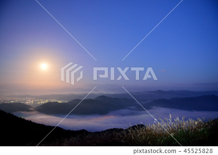 Clouds of Takatsumu mountain 45525828