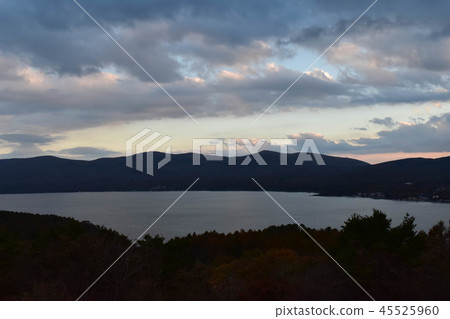 湖邊黃昏 湖邊黃昏 45525960