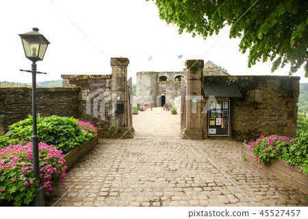 Castle entrance 45527457