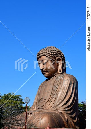 Burakuen Buddha and autumn leaves Burakuen Buddha and autumn leaves 45527484