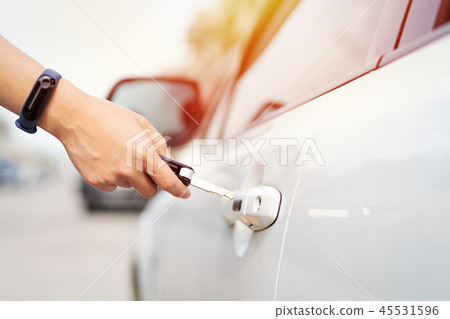 car unlocks remote point to open the door car unlocks remote point to open the door 45531596