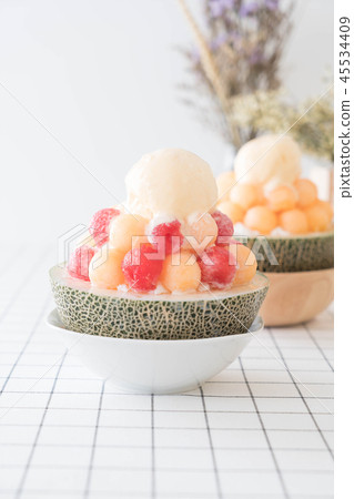 Ice melon Bingsu, famous korean ice-cream 45534409