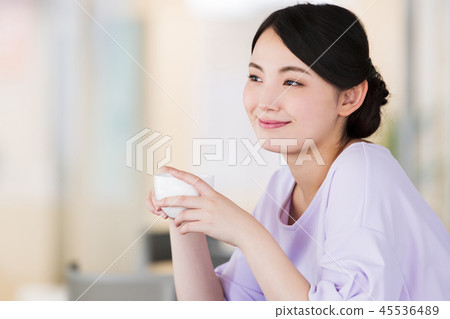 Cafe woman young woman tea time 45536489