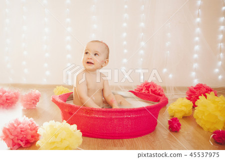 The child washes in a basin The child washes in a basin 45537975