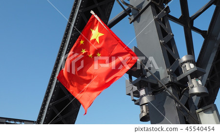 Long-distance green bridge 45540454