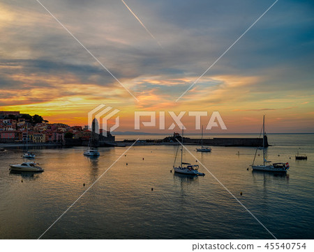 Amazing dramatic sunset sky over small harbour of Collioure Amazing dramatic sunset sky over small harbour of Collioure 45540754