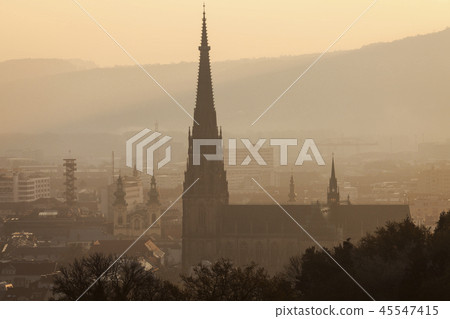 Linz panorama at sunrise 45547415