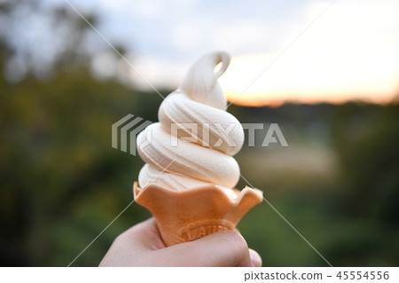 Soft cream  45554556