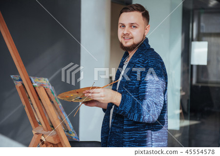 male artist in gallery 45554578