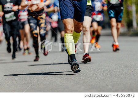 legs male runner in compression socks 45556078